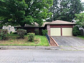 Building Photo - 2 Bed, 2 Bath S Salem Home!