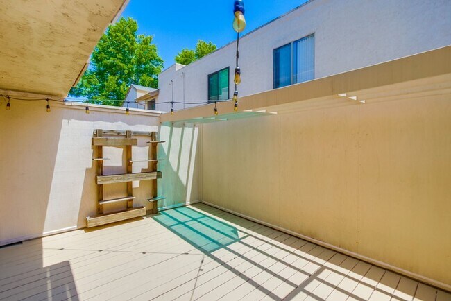 Building Photo - 3268 Via Marin