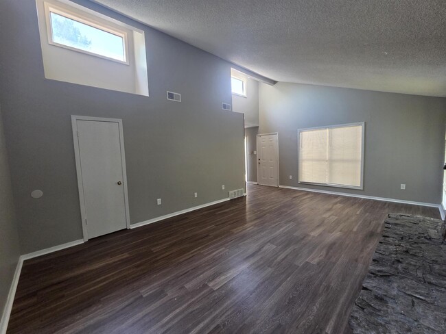 Building Photo - 6369 Golden Park Dr