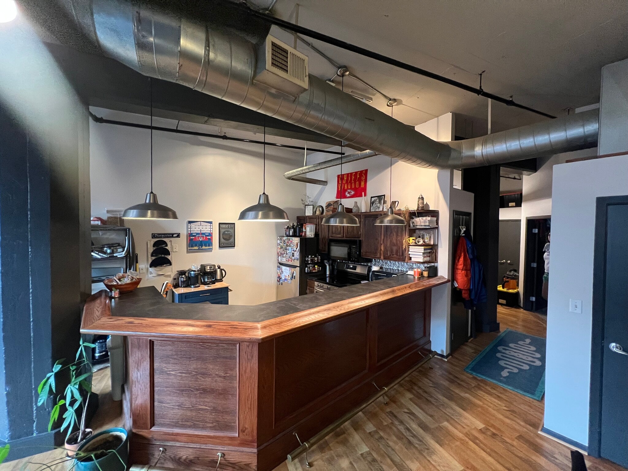 Building Photo - 200 Main St