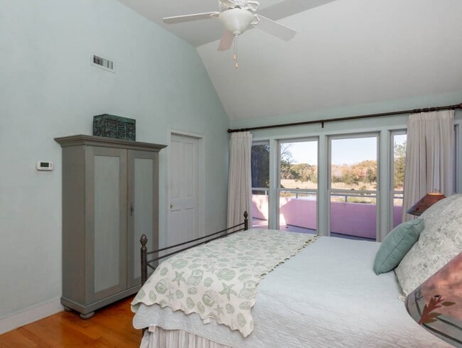 Building Photo - 69 Fresh Pond Rd