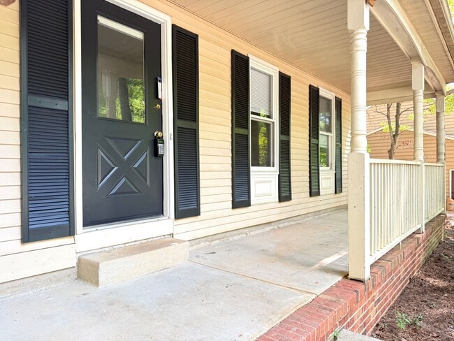 Building Photo - 4 Bedroom Single Family Home in Cary - No HOA
