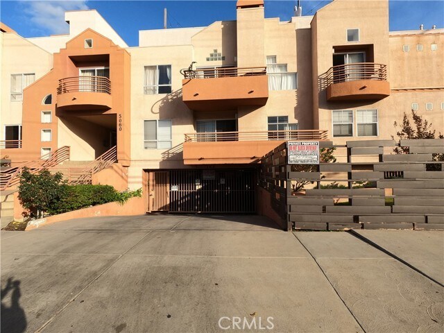 Building Photo - 5060 Kester Ave