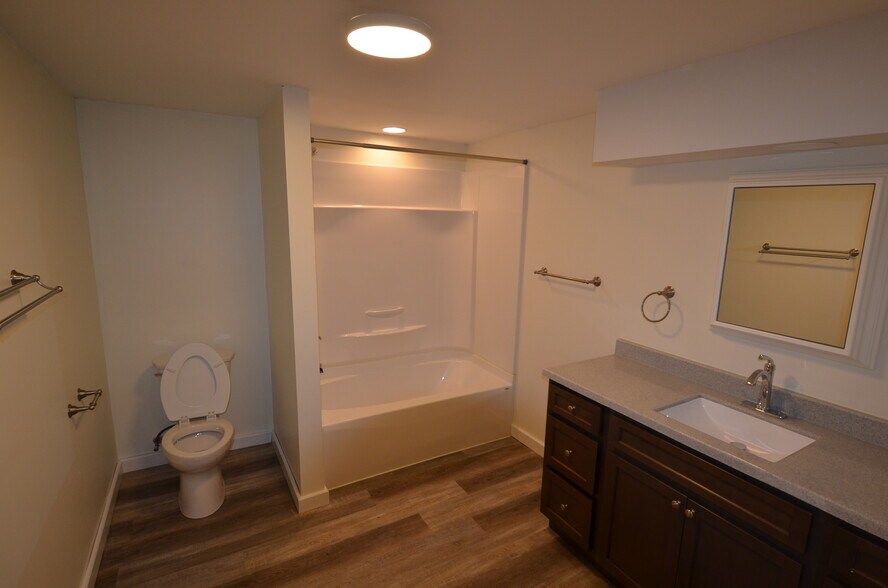 Building Photo - 52 Carol Ln