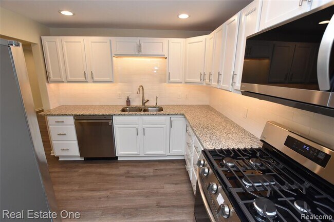 Building Photo - 3234 Whitfield Dr