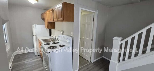 Building Photo - 525 N Plum St