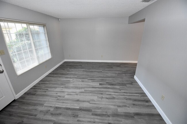 Building Photo - 8744 Woodman Way