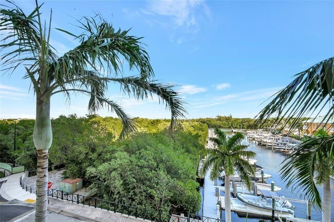 Building Photo - 700 E Boynton Beach Blvd