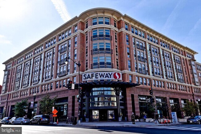 Building Photo - 625 Park Rd NW