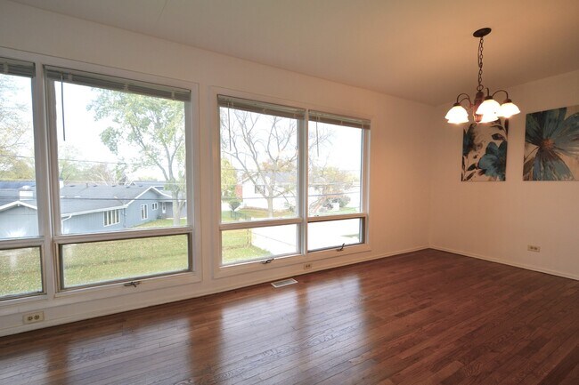 Building Photo - 1360 Devonshire Ln