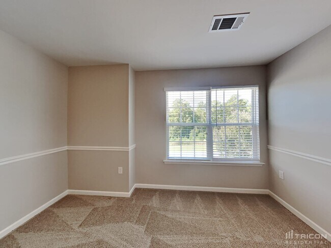 Building Photo - 2824 Tall Oaks Dr