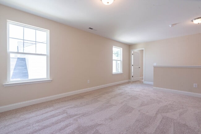 Building Photo - Modern Home with Spacious Layout Near Downtown Kernersville