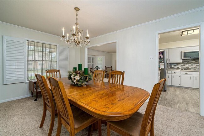 Building Photo - 337 Poenisch Dr