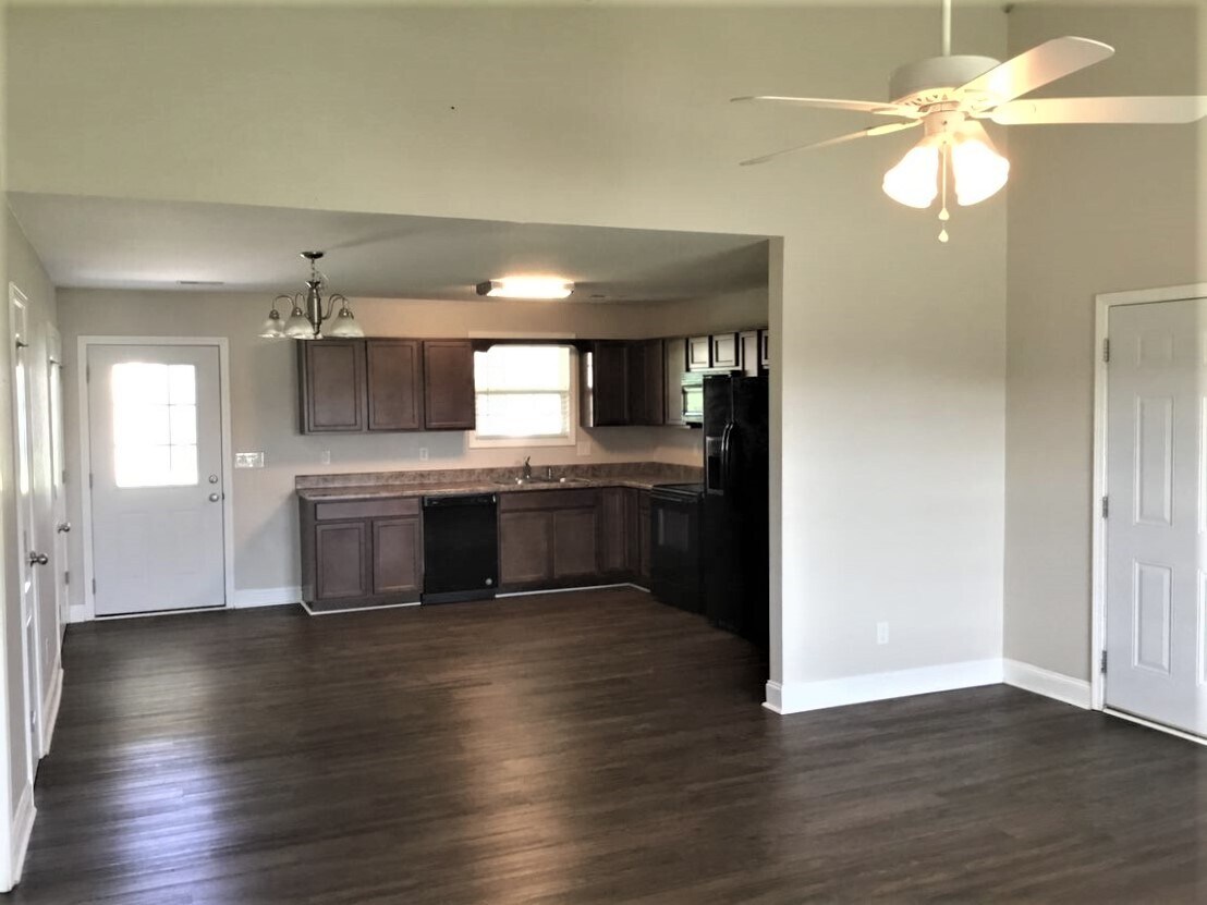 Building Photo - 6515 Mission Springs Ln
