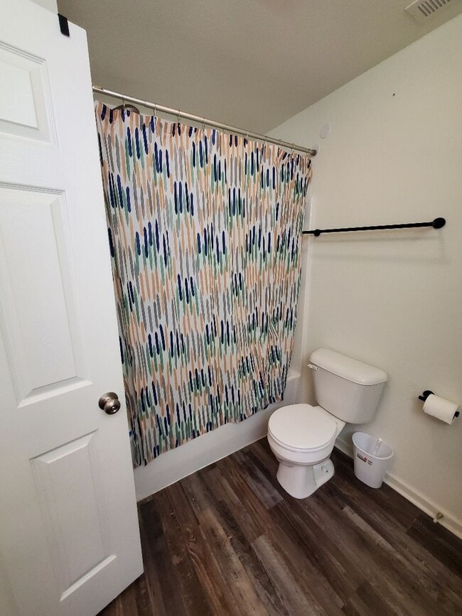 Building Photo - Beautiful 3BR/2BA Home in Hunters Lake – B...