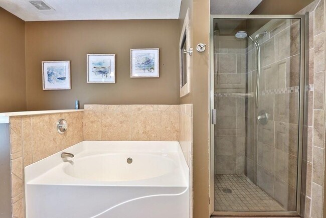 Building Photo - 3151 Greenbrier Ct