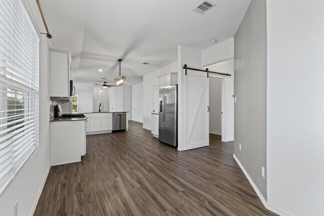 Building Photo - 308 Majestic Cedar Ct