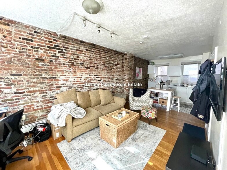 Building Photo - 15A Garden St