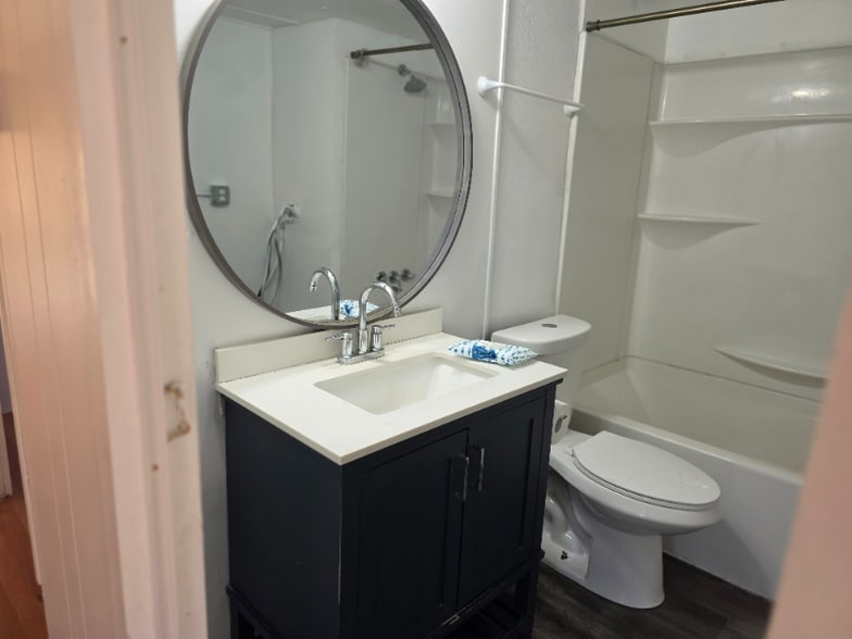 Building Photo - 2325 E Packard Ave