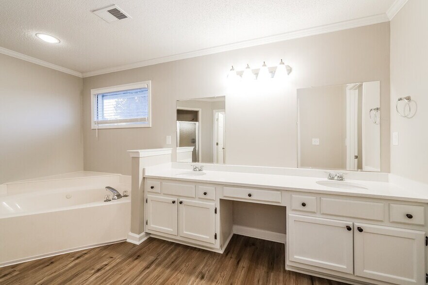 Building Photo - 1855 Oak Springs Dr