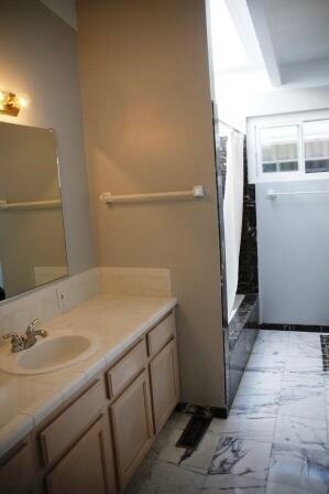 Building Photo - 220 Shoreview Dr
