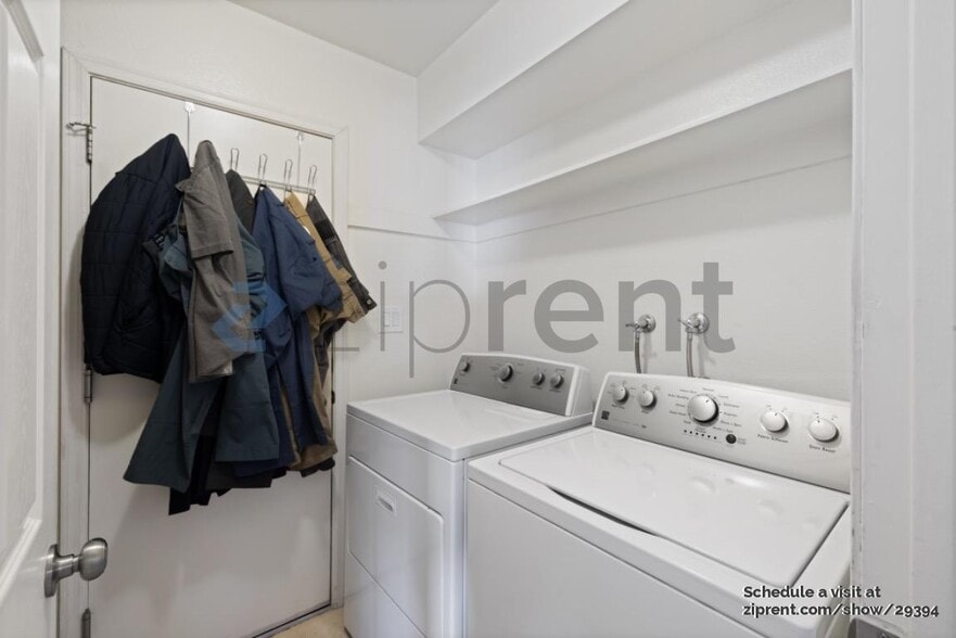 Building Photo - Unit