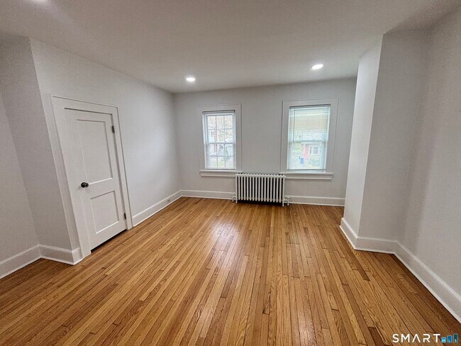 Building Photo - 10 Glendenning St