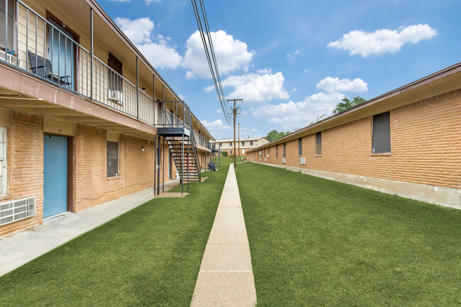 Building Photo - Southwest Apartments