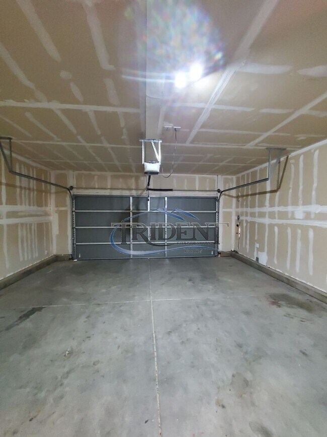 Building Photo - Two Weeks Free Move-in Special!