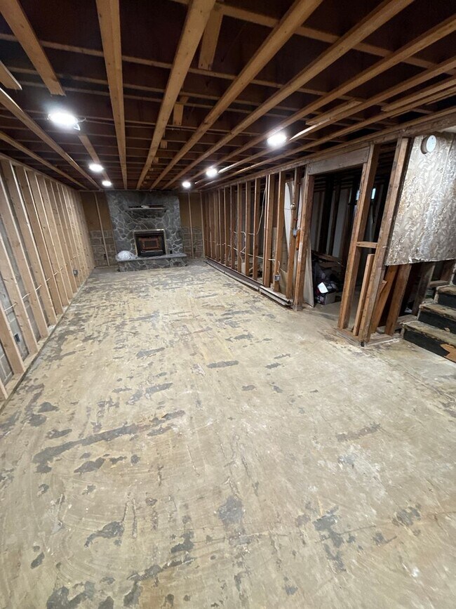 Building Photo - 1021 5th Ave SW