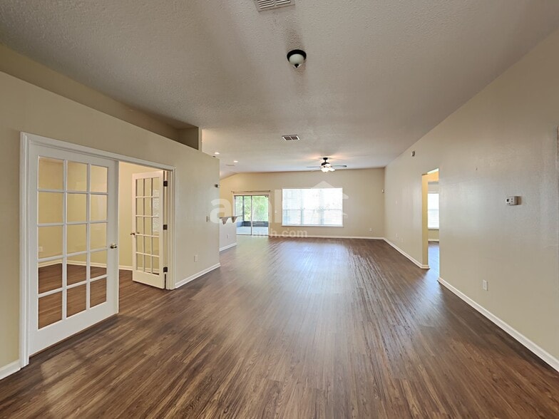 Building Photo - 612 Birchbark Trl