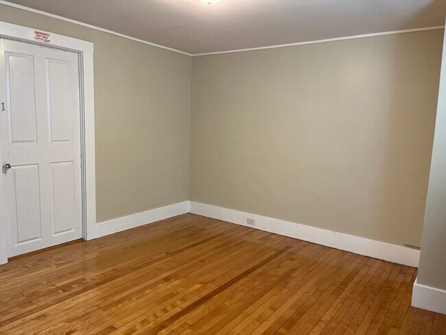 Building Photo - 52 Elmwood St