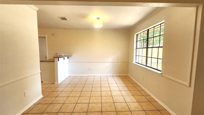 Building Photo - 2702 Foliage Green Dr