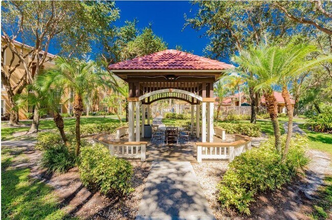 Building Photo - 5016 Lantana Rd