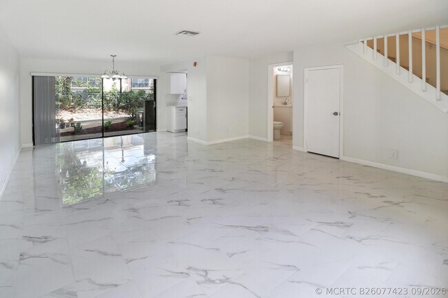 Building Photo - 2590 Coral Springs Dr