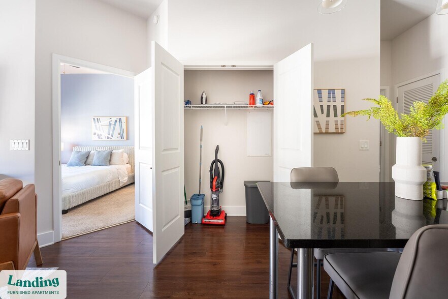 Building Photo - 480 N Orange Ave