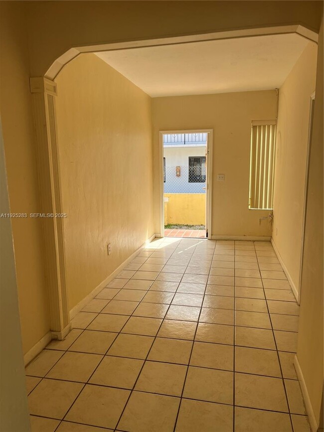 Building Photo - 1035 SW 3rd St