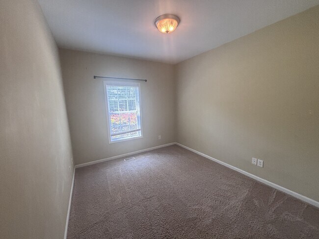 Building Photo - 100 Kingswood Cir