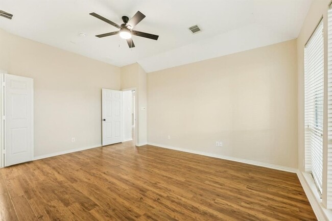 Building Photo - 1309 Bayport Ln