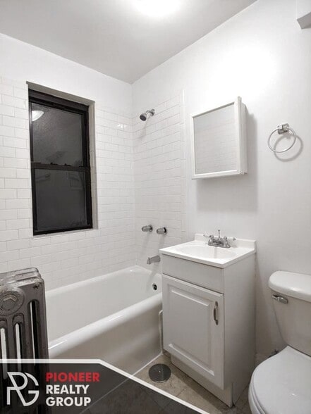 Building Photo - 5417 N Kenmore Ave