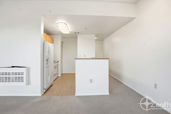 Building Photo - 701 Columbia St