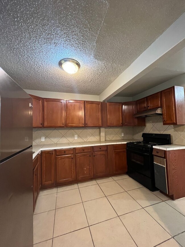 Building Photo - Cozy 2-Bedroom Casita Near St. Mary’s Univ...