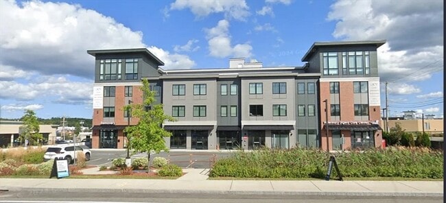 Building Photo - 918 Providence Hwy