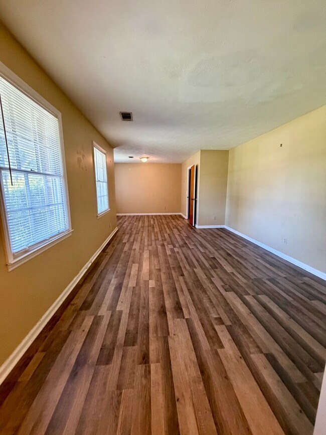 Building Photo - 2 Bed/1 Bath House