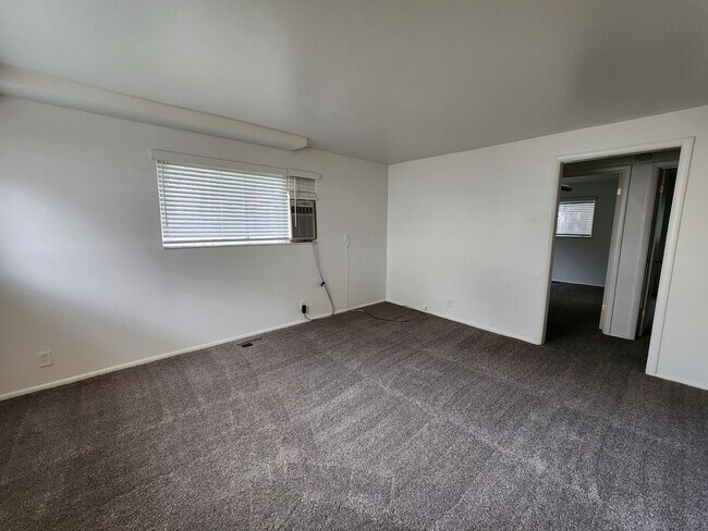 Building Photo - MetHigh (8Plex MultiBldgs)***