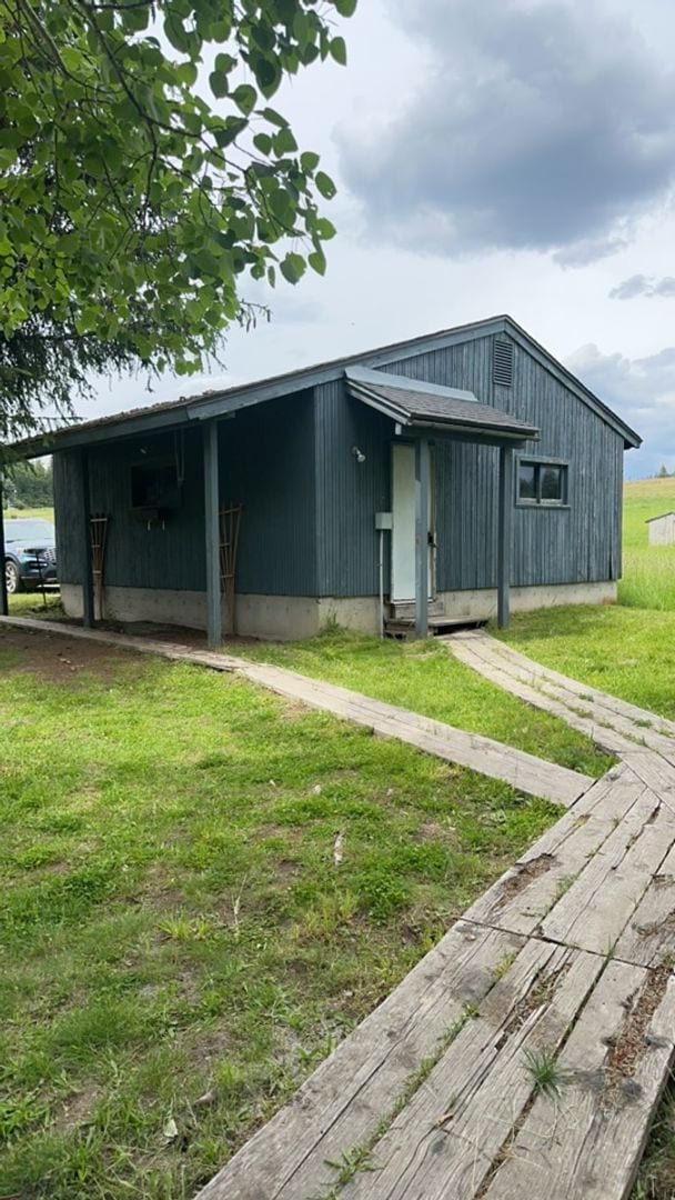 Building Photo - Country Living within one mile to town