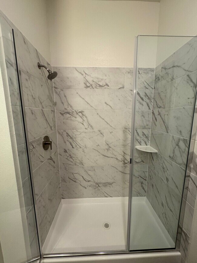 Building Photo - 1000 Persimmon Dr