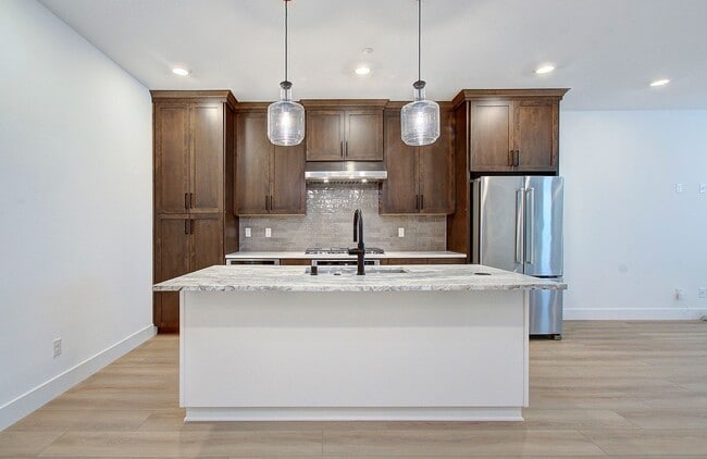 Building Photo - Luxury Upgraded Executive Townhome | 4 Bed | 3 Bath in Prime Camas School District