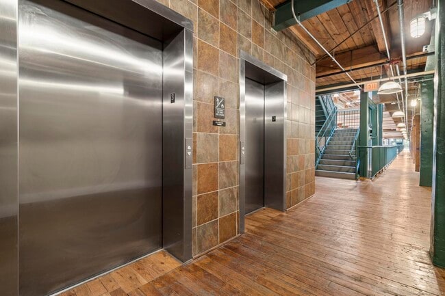 Building Photo - 145 Canal St E