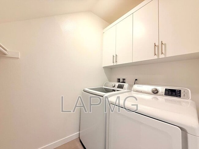 Building Photo - 4334 N Jimson Rd